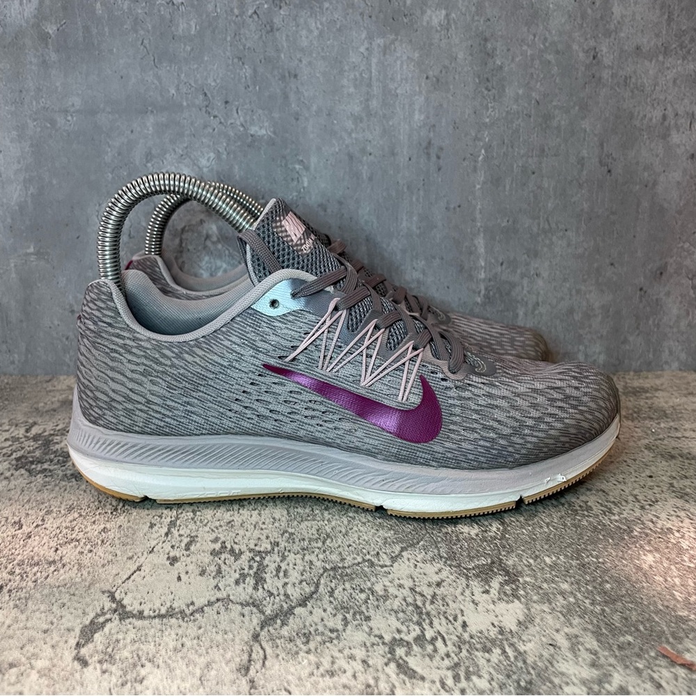 Nike Zoom Winflo 5 Running Shoes Womens sz 7.5 - grey and purple